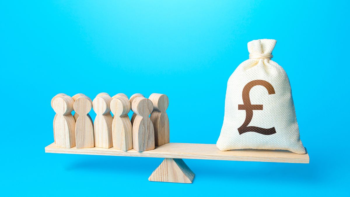 Why use bridging finance UK — property investor comparing bridging loan to mortgage